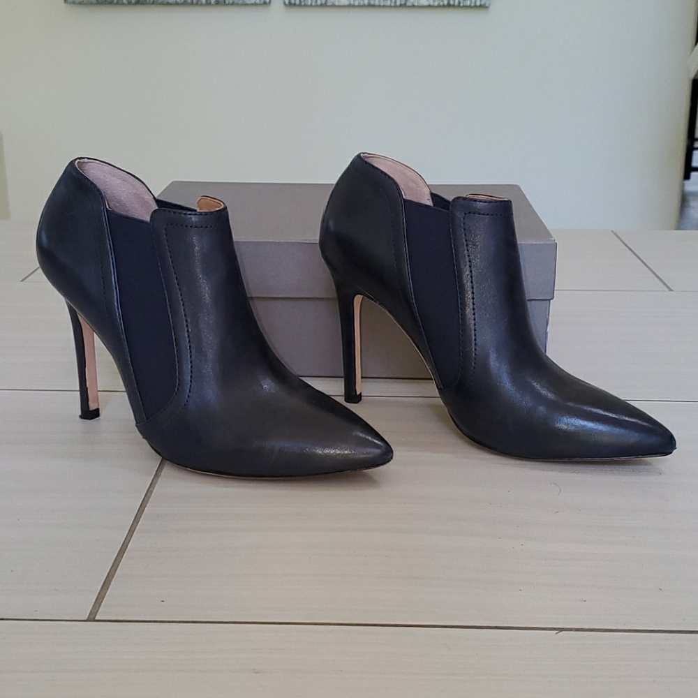 Halston Heritage Wendy booties